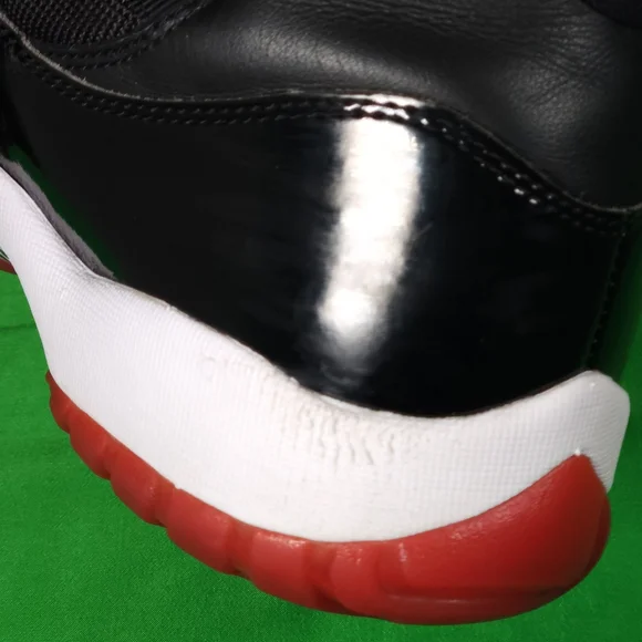 Nike Air Jordan Bred 11 Retro Size 10.5 Mens 378037-061 - Picture 6 of 10